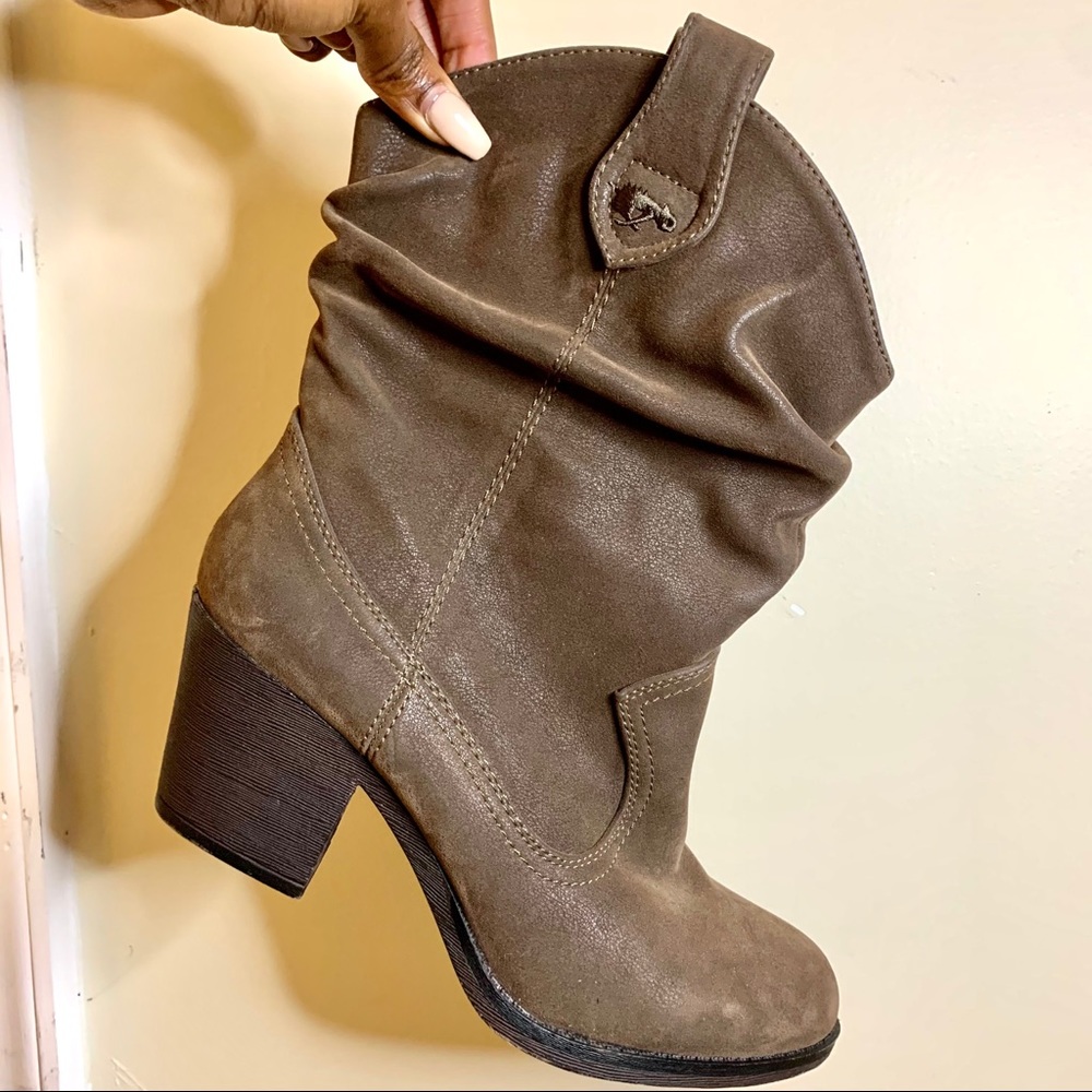 NWT Rocket Dog Suede Booties